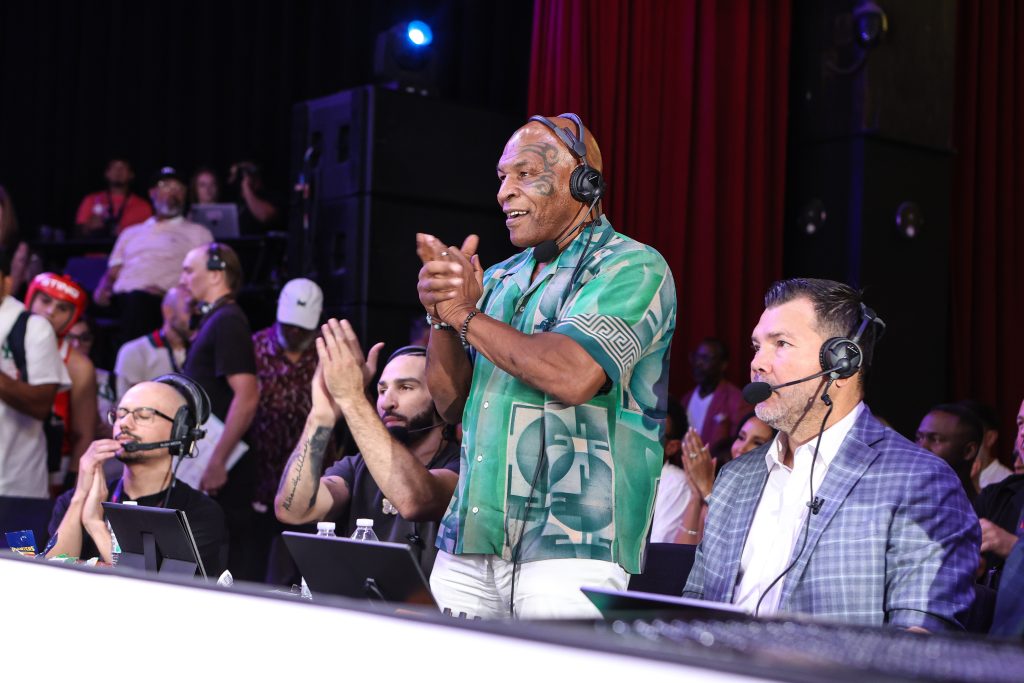 mike-tyson-invitational-2-mti2-[Mike-Tyson-standing-ovation-photo-by-chris-trim-fifty-frame-creatives.jpg