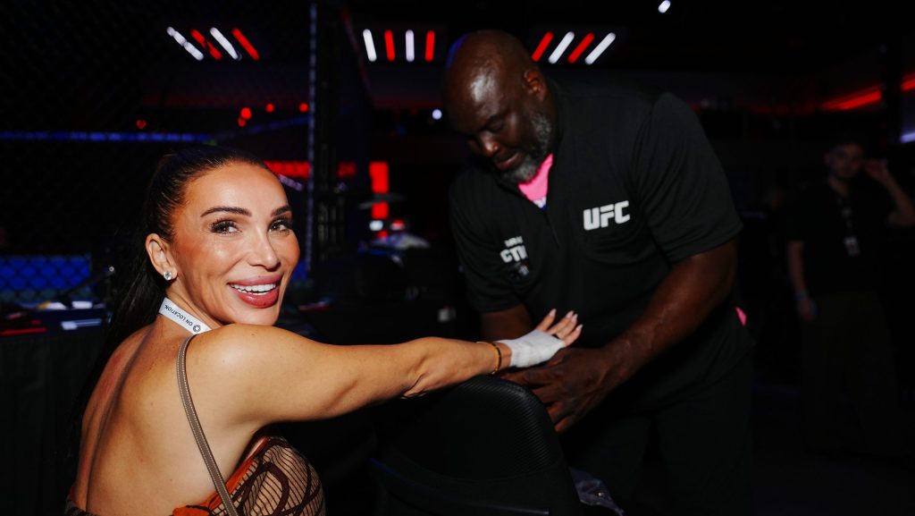 meta-apex-fight-night-120-cutman-tate-handwrapping-VIP-fifty-frame-creatives.JPG